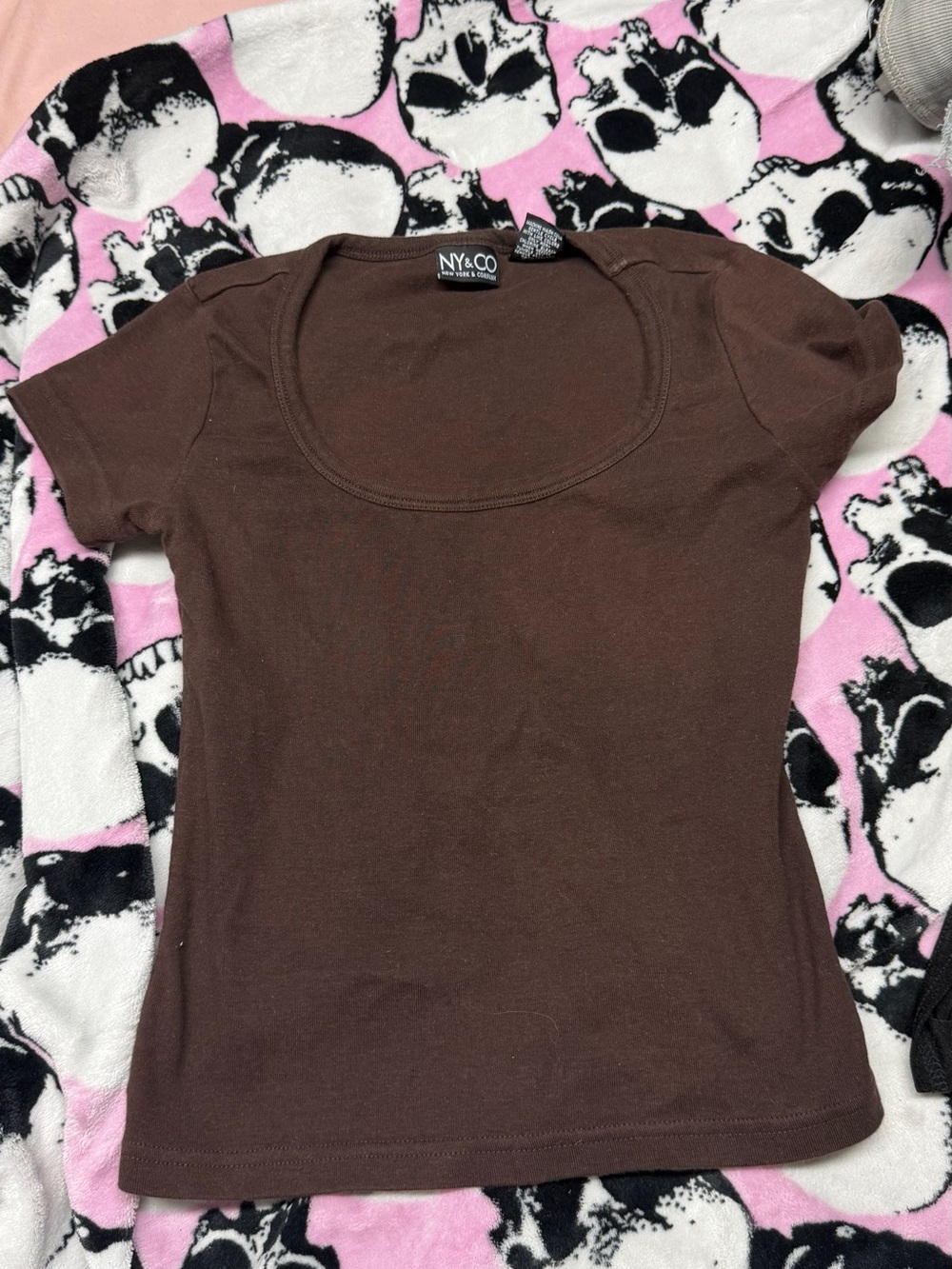 New York & Company Brown Scoop Neck Short Sleeve Tee